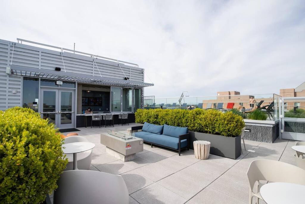 Stylish Condo At Clarendon With Rooftop Views Arlington Exterior photo