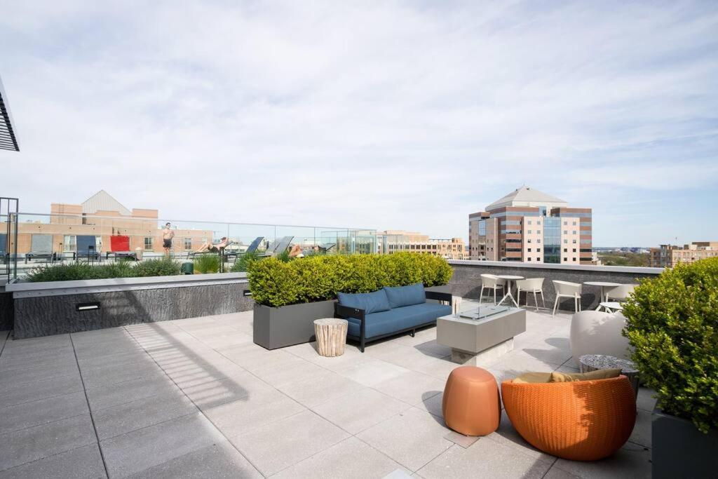 Stylish Condo At Clarendon With Rooftop Views Arlington Exterior photo